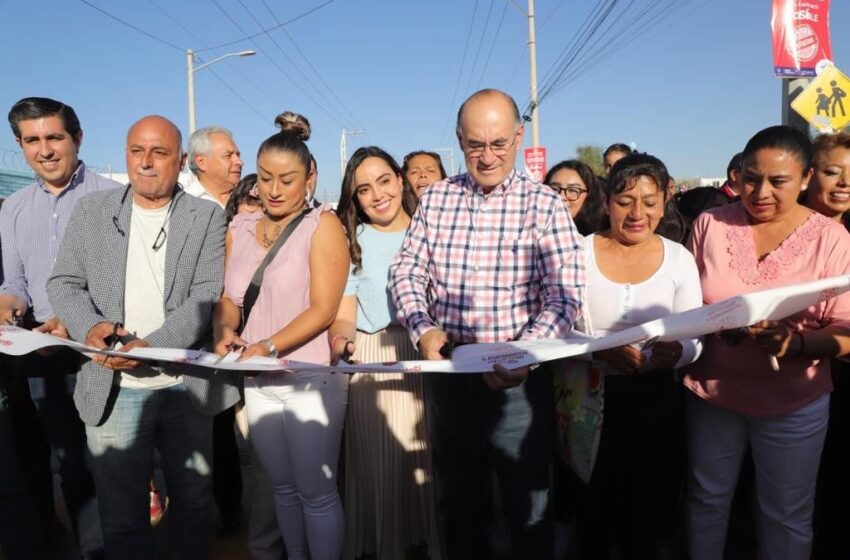 Alcalde Enrique Galindo entrega la obra de avenida Mexquitic