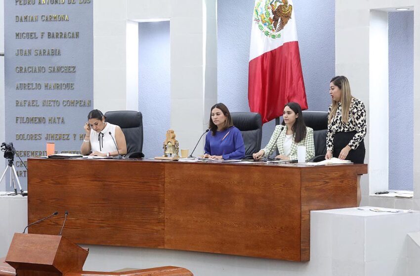  Por unanimidad, se aprueba inscribir en el muro de honor, el epígrafe “Bicentenario del Heroico Colegio Militar”.