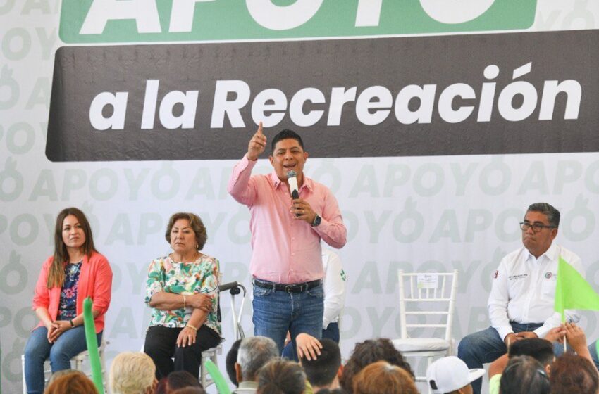  Ricardo Gallardo entregará este miércoles 33 ambulancias