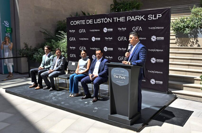  Acude Ricardo Gallardo a inauguración de centro comercial The Park