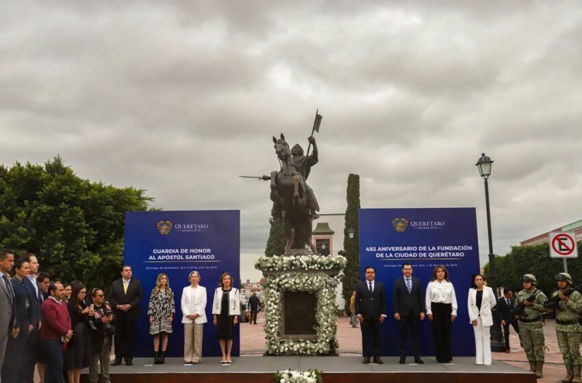  Encabeza Luis Nava la Guardia de Honor al Apóstol Santiago, en el 492 Aniversario de la Ciudad