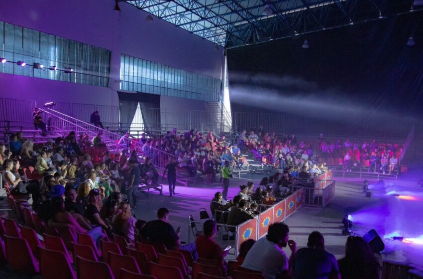  Estreno del show de patinaje en hielo de la FENAPO cautiva al público