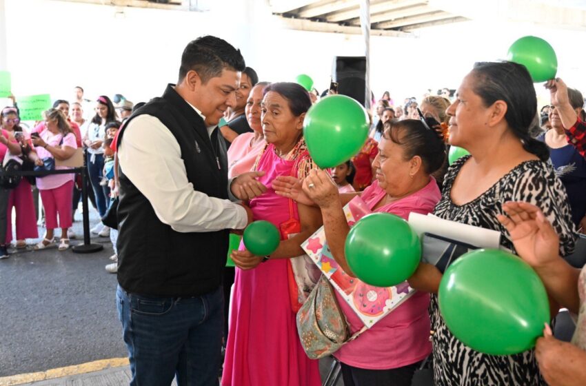  Ricardo Gallardo cumple su palabra: beneficiarias de clínica rosa