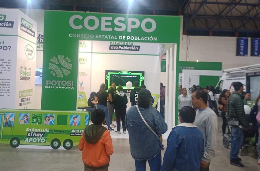  Módulo de Coespo ofrece información a las y los visitantes en Fenapo 2023