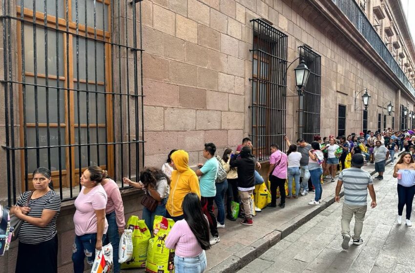  De nueva cuenta un éxito el canje de croquetas por boletos