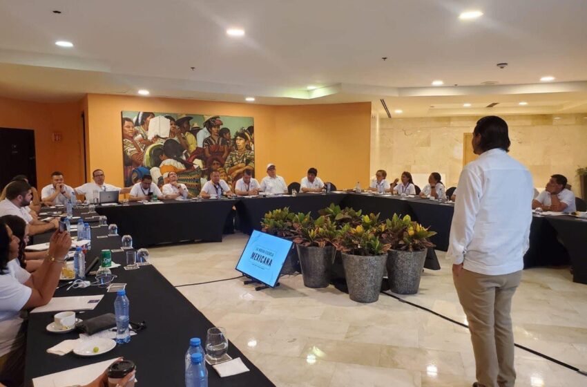  En asamblea nacional, madres y padres potosinos respaldan libros de texto