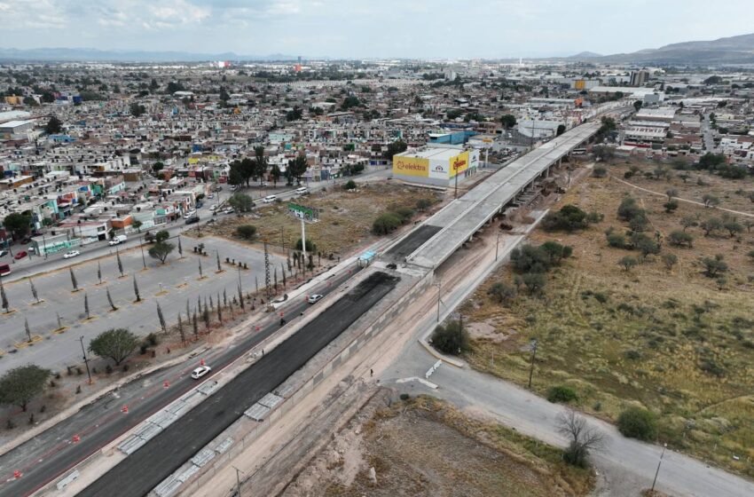  Ricardo Gallardo supervisa obra de puente superior vehicular en Circuito Potosí