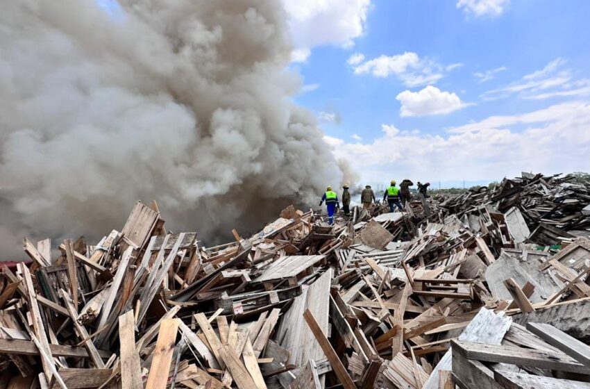  Gobierno Estatal atiende incendio en tarimera