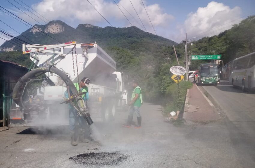  Gobierno Estatal brindará apoyo en la conservación de un camino en Xilitla