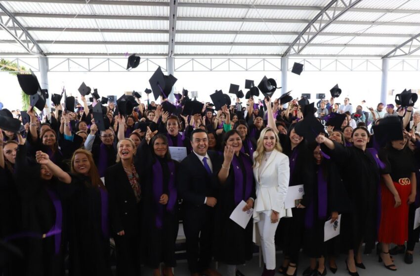  Egresa la Primera Generación de la Universidad de las Mujeres