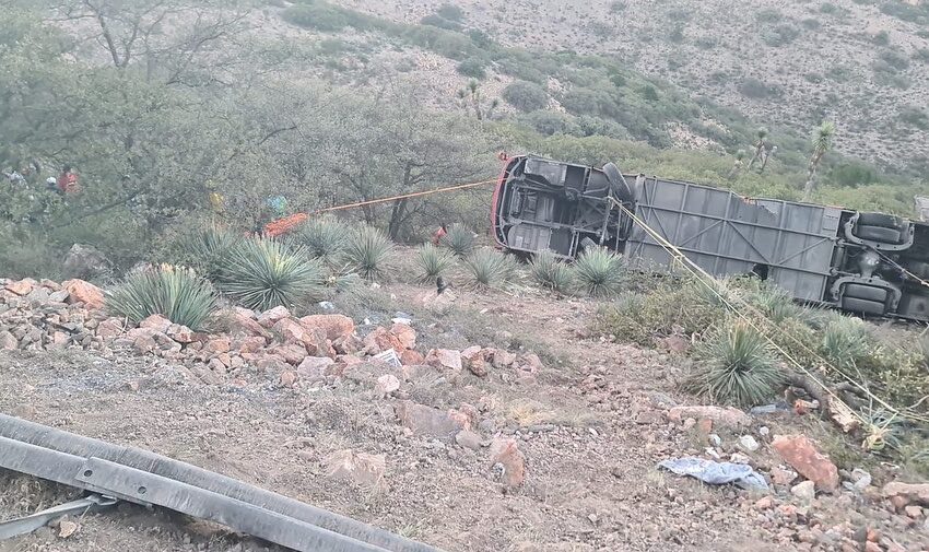  Gobierno Estatal brindó apoyo en accidente de carretera a Guadalajara