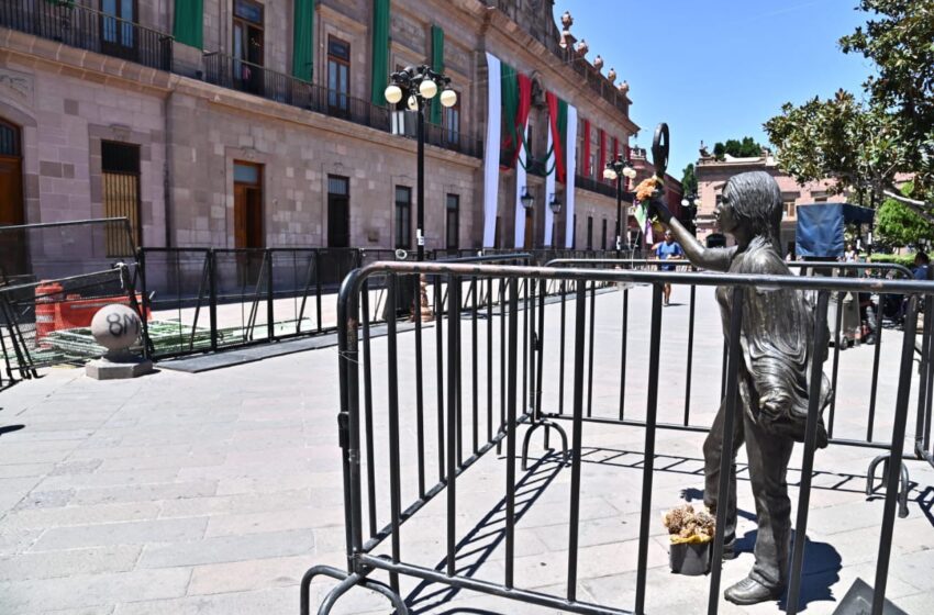  Gobierno Estatal resguarda memorial en plaza de armas