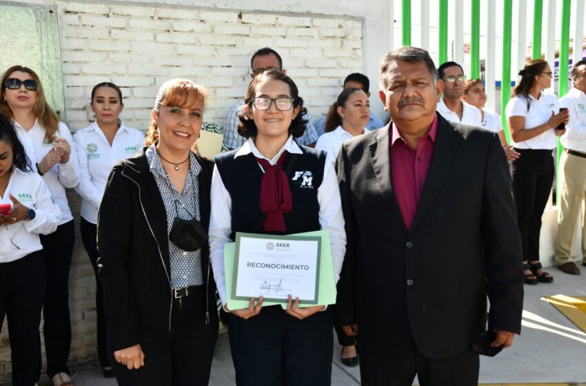  Alumna del SEER gana medalla de oro en Olimpiada Potosina de Física