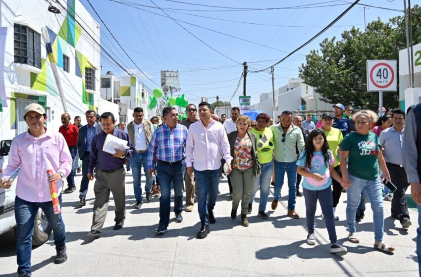  Ricardo Gallardo entrega mejoras integrales en El Marqués