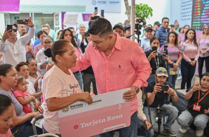  Más potosinas reciben apoyo de Ricardo Gallardo con Clínicas Rosas