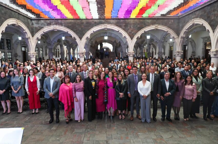  Tere Jiménez conmemora el 70 aniversario del derecho de la mujer mexicana al voto