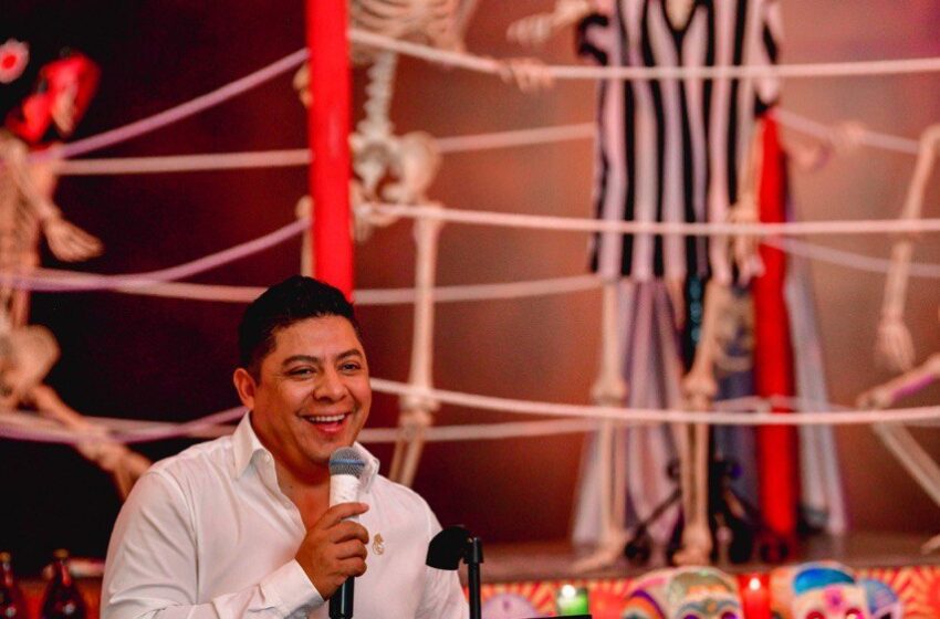  Ricardo Gallardo inaugura altar monumental en palacio de gobierno