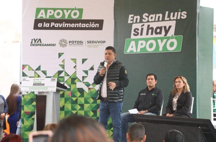  Ricardo Gallardo inicia la pavimentación de siete calles en Las Flores