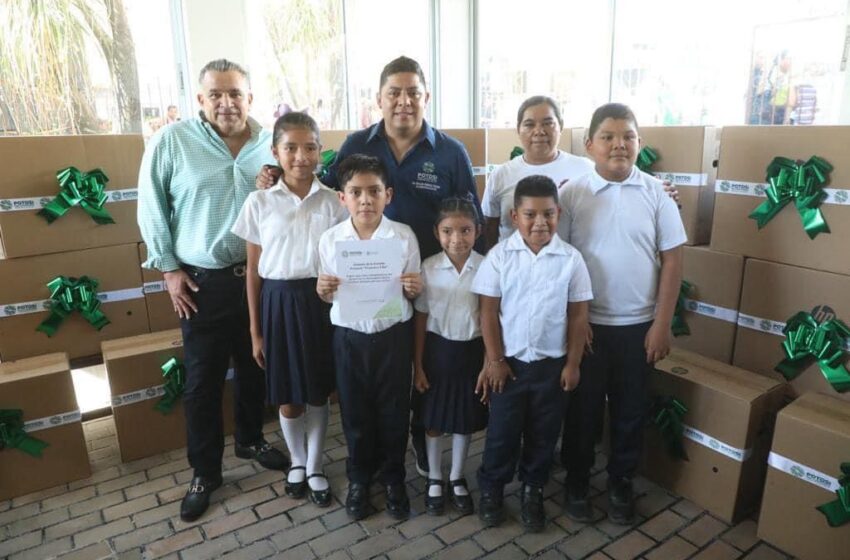  Ricardo Gallardo entrega equipo a escuelas de la huasteca