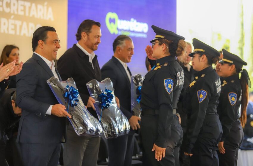  Entregan Gobernador y Alcalde, vehículos, uniformes y equipo a elementos de Seguridad Pública Municipal