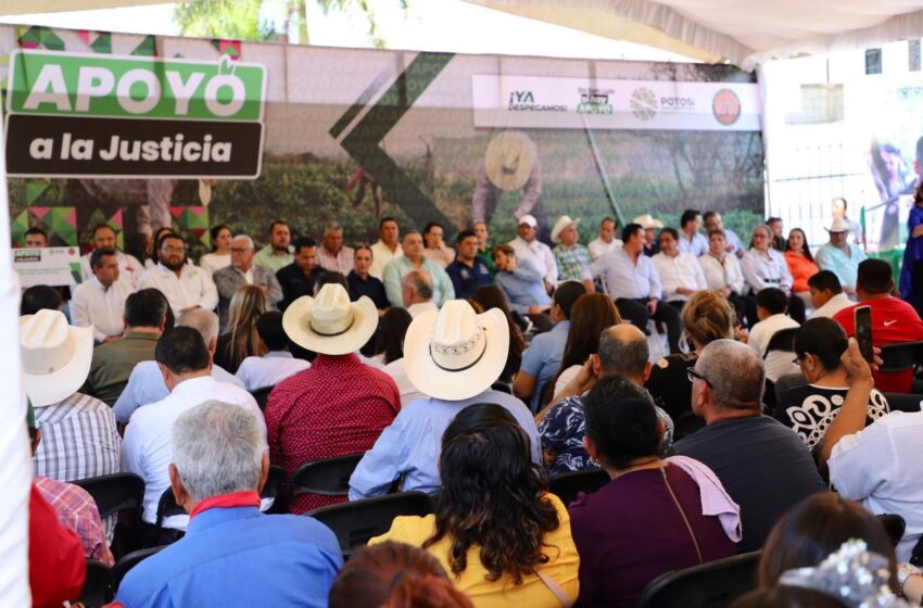  Gallardo brinda certeza en tenencia y regularización de la tierra a familias