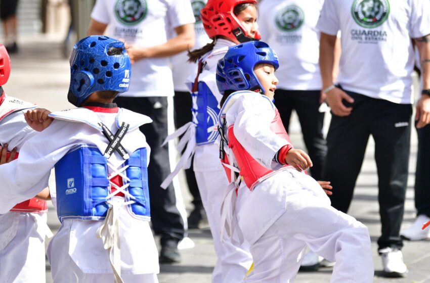  Un éxito desfile conmemorativo al 113 aniversario de la Revolución