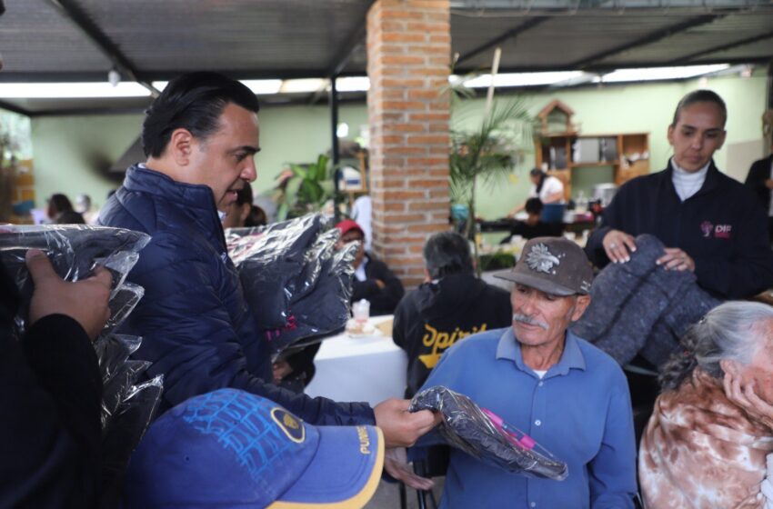  Conviven Luis Nava y Arahí Domínguez con adultos mayores de La Cañada de la Monja