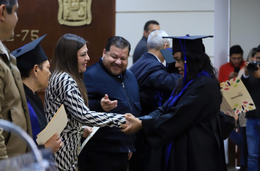  Servidores públicos del municipio de Aguascalientes se graduaron de primaria y secundaria