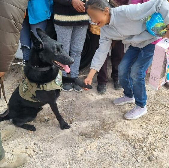  Policías de la GCE llevan felicidad a niños y niñas de Mexquitic