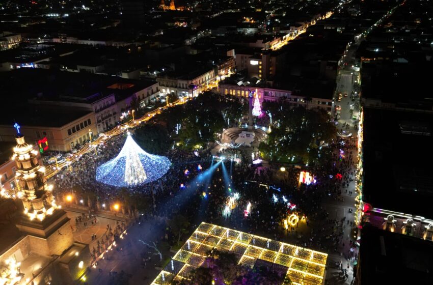  Permanecerán hasta el 7 de enero la iluminación y adornos navideños en el centro de la ciudad