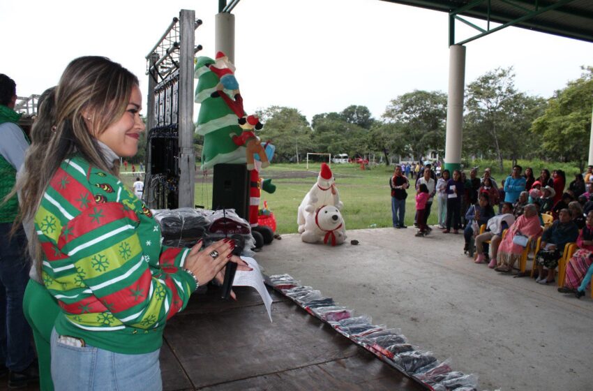  Familias de la huasteca disfrutan de las posadas navideñas