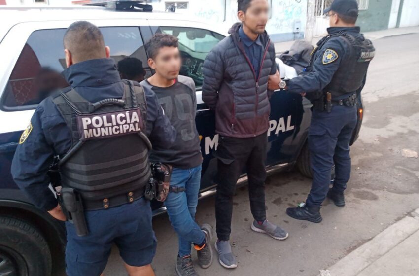  Con ayuda de la red de videovigilancia, SSPMQ detiene a dos por robo a tienda de conveniencia