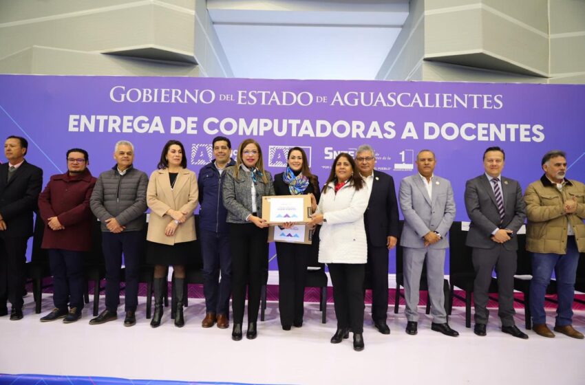  Con inversión de 275 mdp, Tere Jiménez entrega 43 mil equipos de cómputo para educación en Aguascalientes