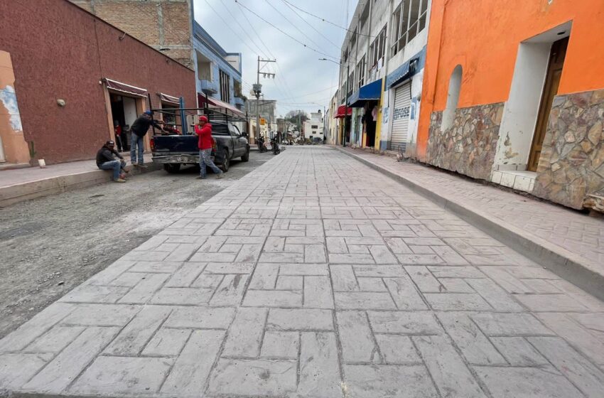  Gobierno avanza en la reconstrucción de calles en Venado