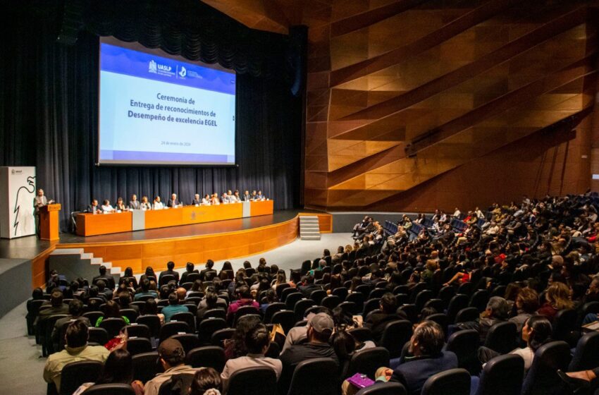  Entregan reconocimiento por excelencia académica a 241 egresados de la UASLP