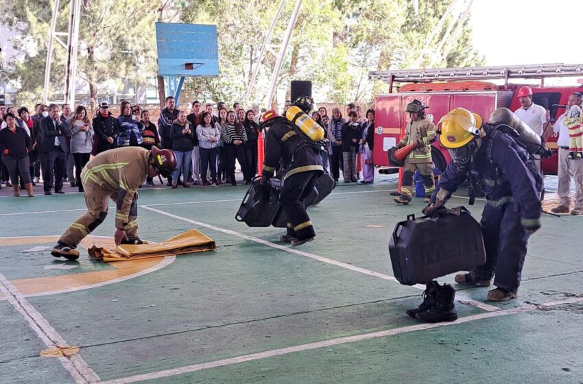  SEER entrega colecta escolar 2023-2024 a bomberos