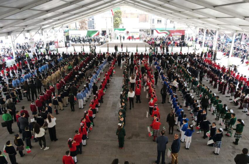  Gobierno del Estado conmemoró día de la bandera