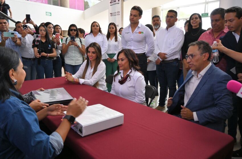  Sonia Mendoza Se Registra como Candidata a Alcaldesa con Fuerte Apoyo en San Luis Potosí