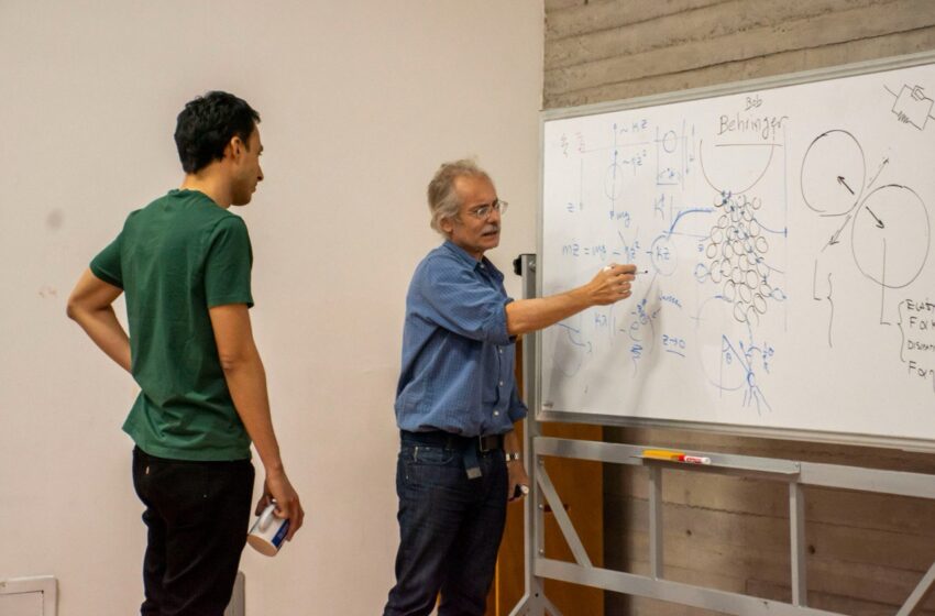  El Instituto de Física de la UASLP Celebra Coloquios de Alto Nivel con la Participación de Premio Nobel