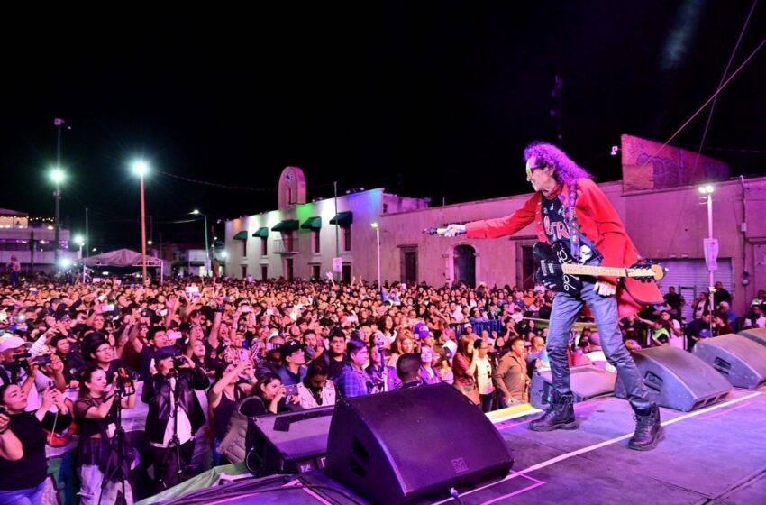  Alex Lora y El Tri encienden la noche en la Feria Nacional de la Enchilada