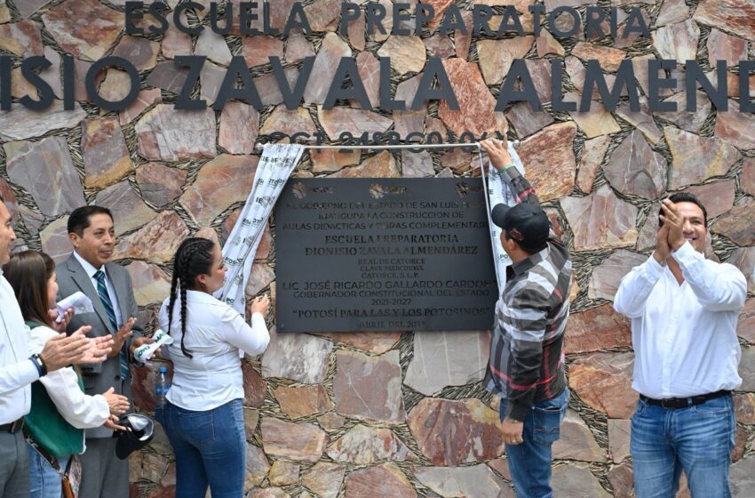  Gobierno Estatal inaugura escuela en Real de Catorce