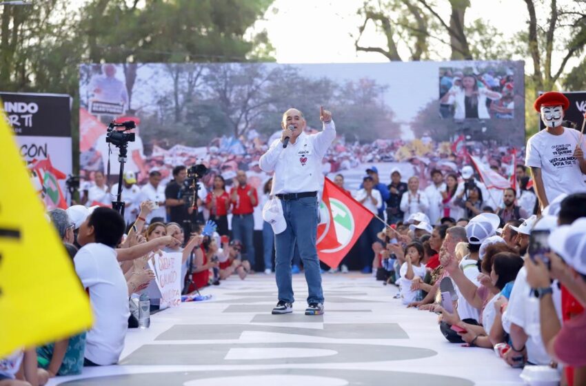  Enrique Galindo marca el ritmo de su campaña con visitas en todos los distritos de la capital en su primer día