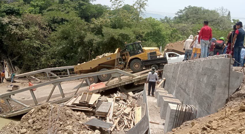  Accidente en carretera Valles-Tamazunchale deja tres trabajadores heridos