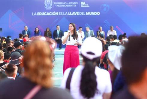  Tere Jiménez reafirma su compromiso con la educación en visita a la Escuela Secundaria Técnica No. 34