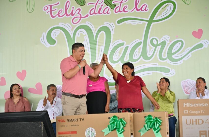  El Gobierno Estatal celebra y reconoce la labor de las madres potosinas en Aquismón