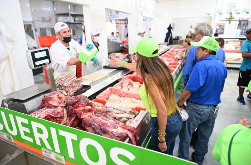  Comerciantes y Trabajadores del Rastro se Suman a Ruth González