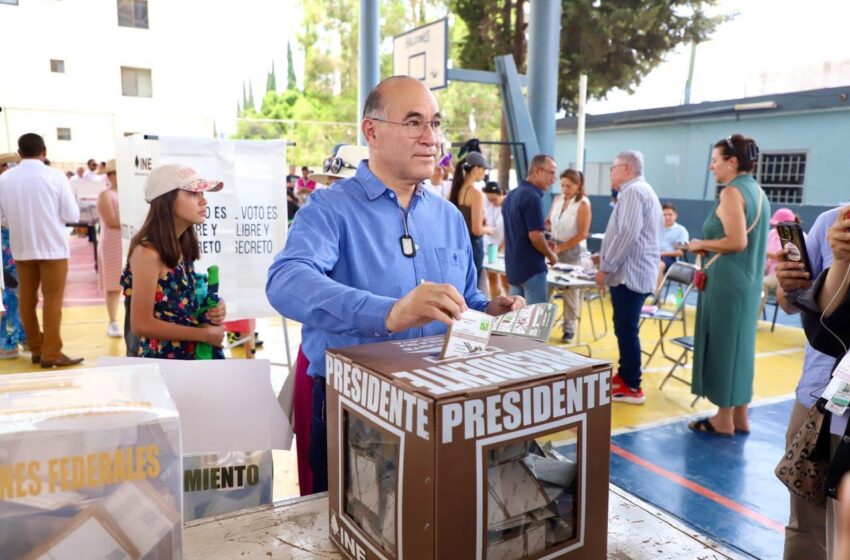  Enrique Galindo Ceballos Ejerce su Voto y Llama a la Participación Pacífica en las Urnas