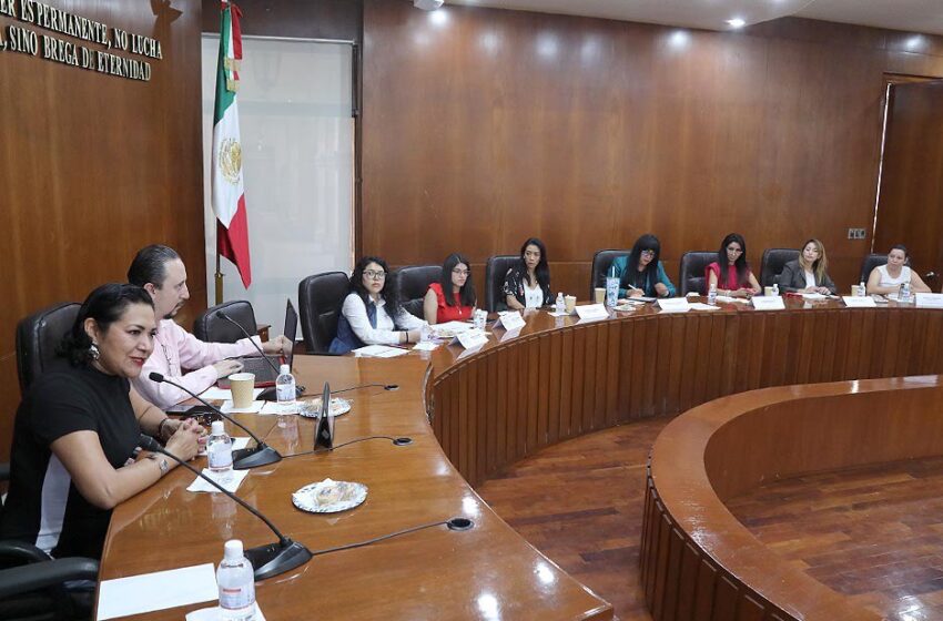  Capacitan a Participantes del Parlamento de Mujeres en Técnica Legislativa