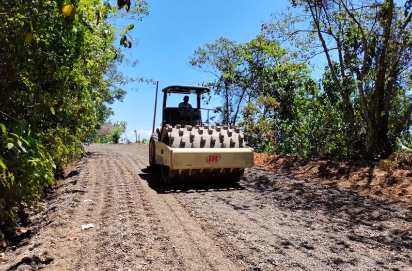  Avanza modernización de camino en Tamazunchale