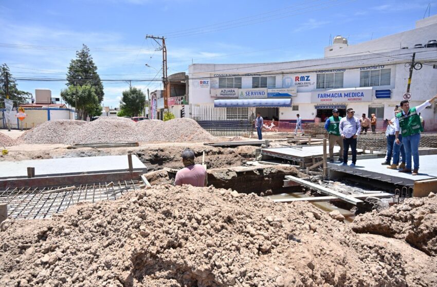  El Gobernador de San Luis Potosí, Ricardo Gallardo Cardona, supervisa el progreso en el colector pluvial Cactus